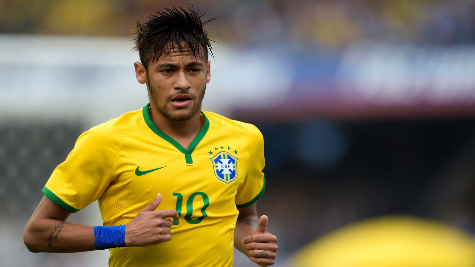 体育新闻中心通告暑期青少年体能培训课程信息，青少年体能训练营海报